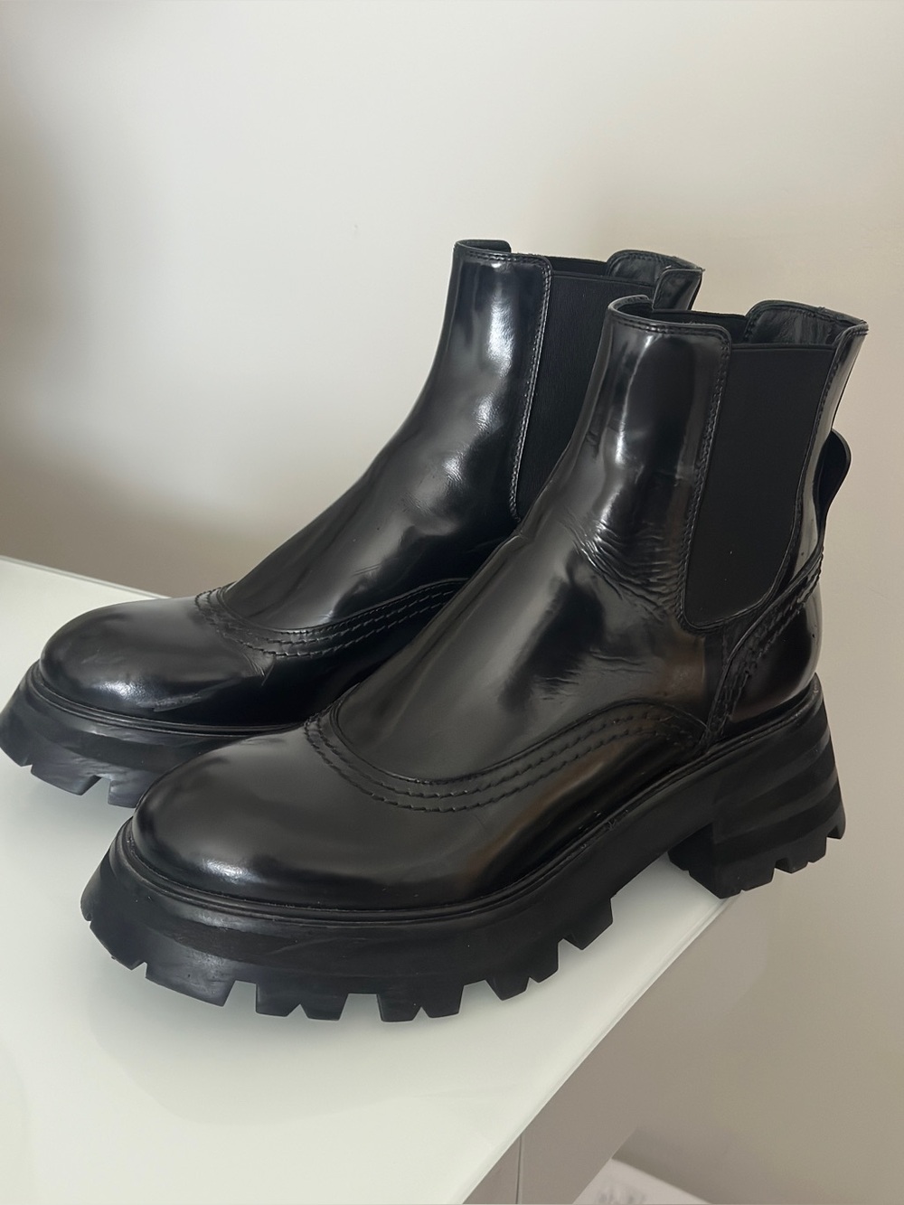 Alexander McQueen Wander Chelsea Boot